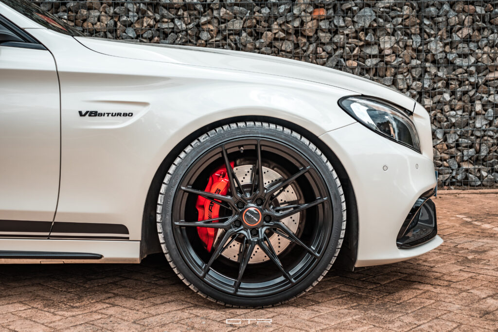 alt="llantas flowform para Mercedes C63 AMG"