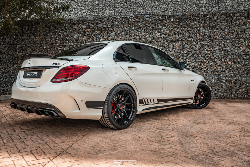 alt="Mercedes Benz C63 AMG"