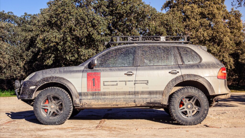 alt="porsche cayenne s off road"